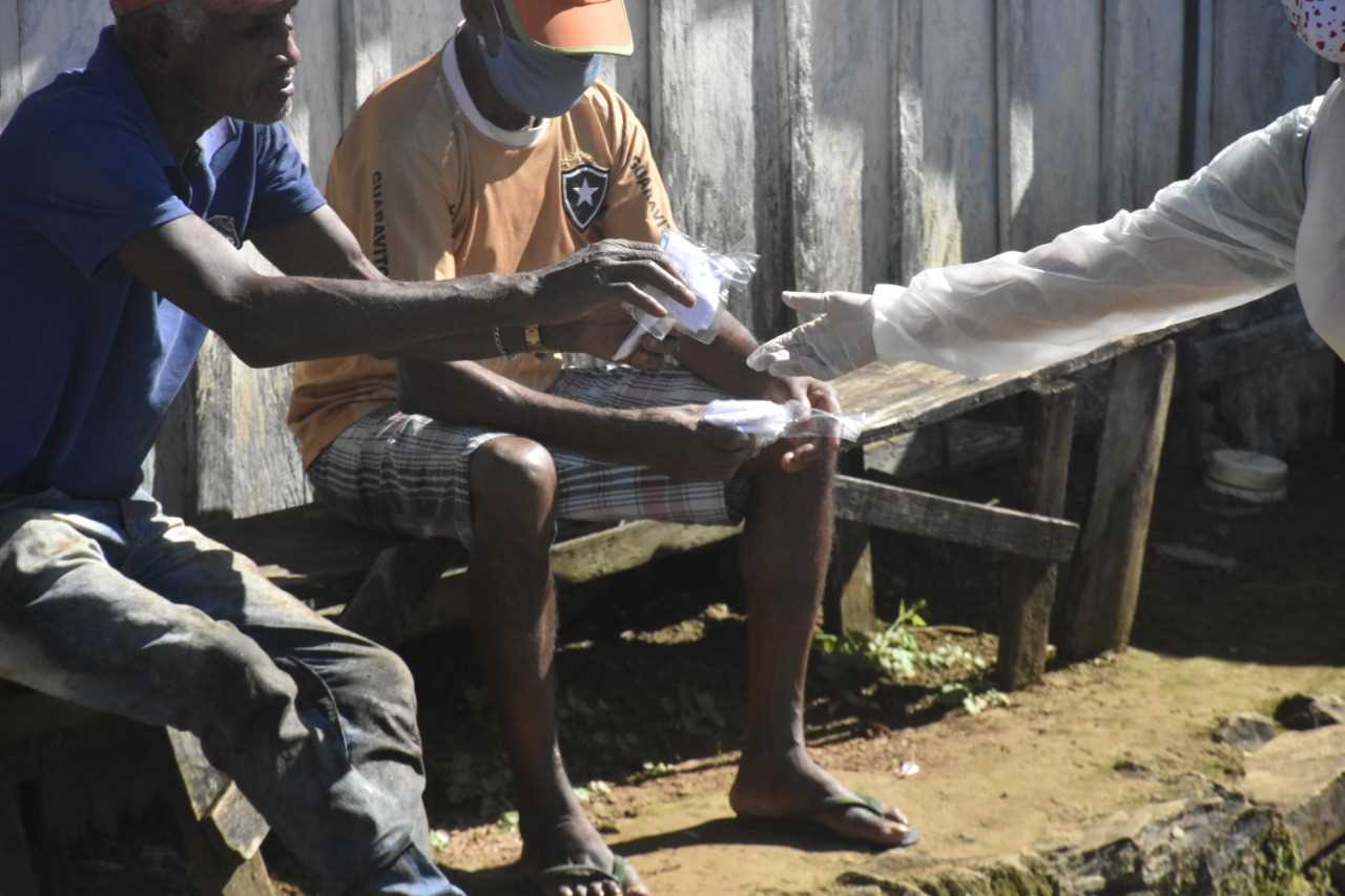 Camacã: Equipe da Secretaria de Assistência Social entrega cesta básica em Novo Itamaraty e Zona Rural